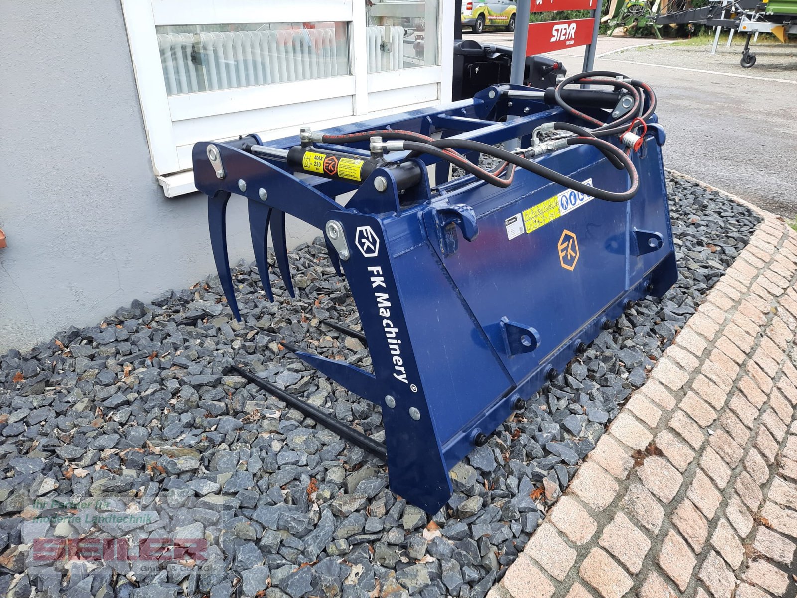 Frontladerzubehör of the type Kolaszewski SWFG 140 Euronorm Krokodilgebiss, Neumaschine in Ansbach (Picture 3)