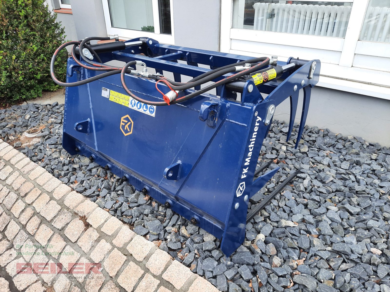 Frontladerzubehör of the type Kolaszewski SWFG 140 Euronorm Krokodilgebiss, Neumaschine in Ansbach (Picture 4)