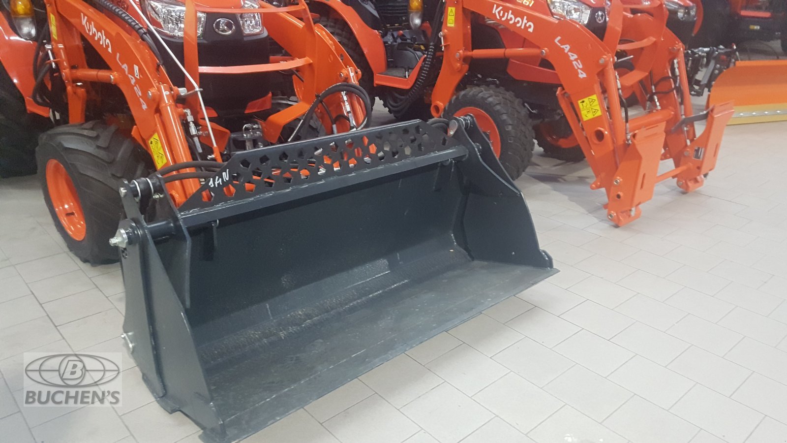 Frontladerzubehör des Typs Kubota Greifschaufel 135cm, Neumaschine in Olpe (Bild 3)