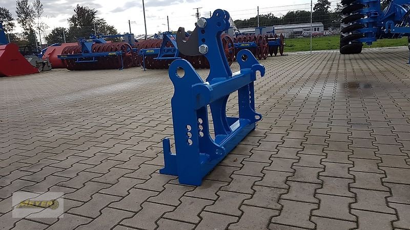 Frontladerzubehör des Typs Meyer Agrartechnik DP Dreipunktadapterrahmen, Neumaschine in Andervenne (Bild 4)