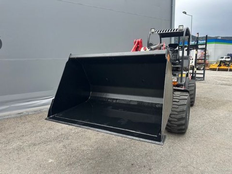 Frontladerzubehör des Typs Quicke Universalschaufel GM140cm, Neumaschine in Tamsweg (Bild 1)