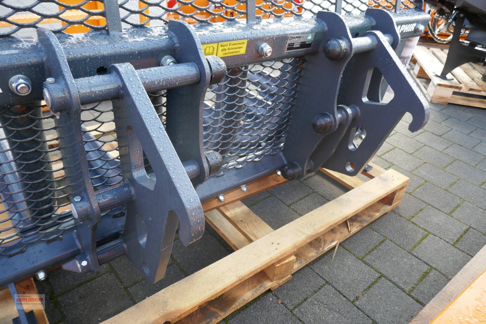 Frontladerzubehör des Typs Saphir Reisiggabel RG 20, Neumaschine in Dorfen (Bild 3)