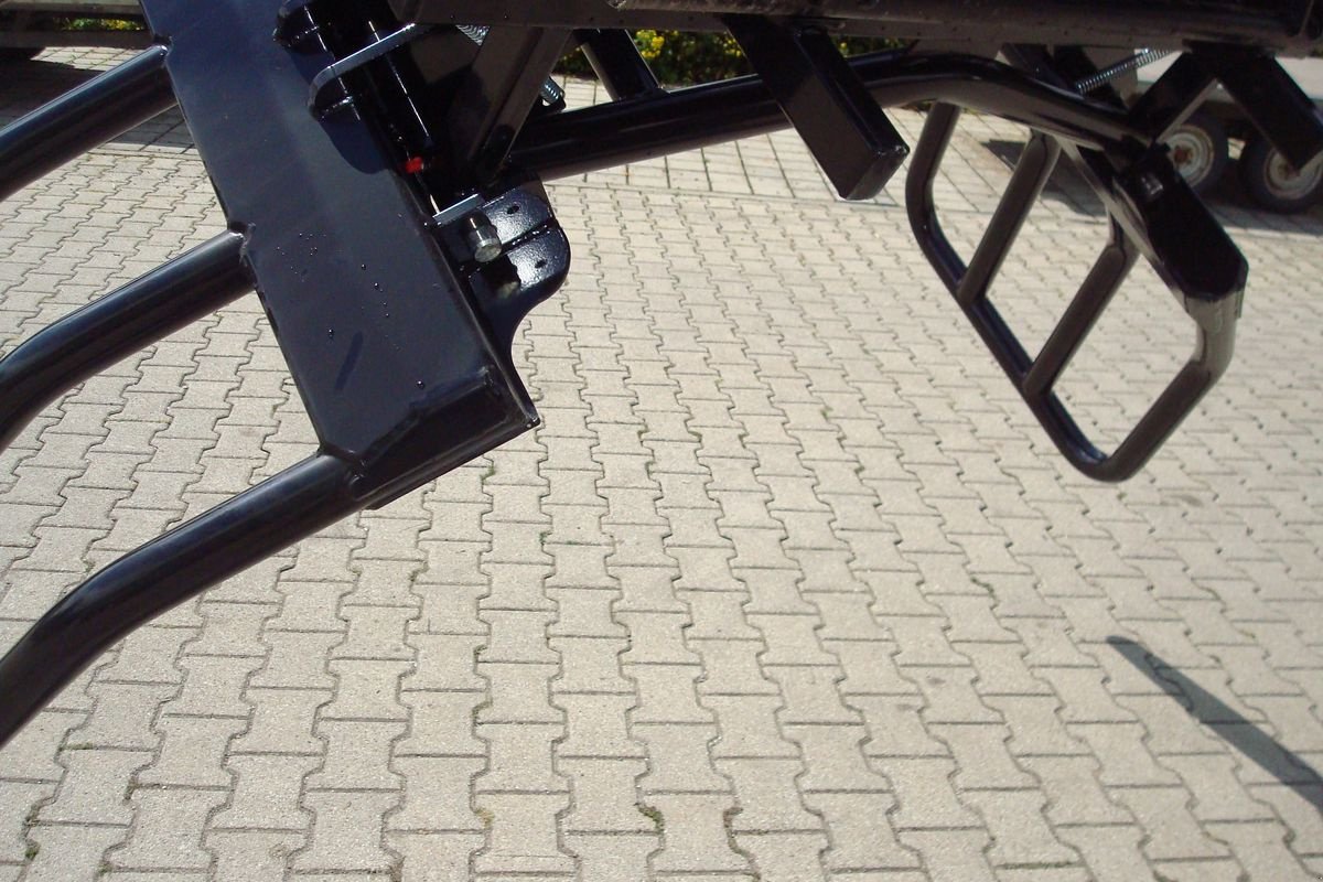 Frontladerzubehör des Typs Sonstige Ballenzange Euro / Hauer Aufnahme, Neumaschine in Judenburg (Bild 9)