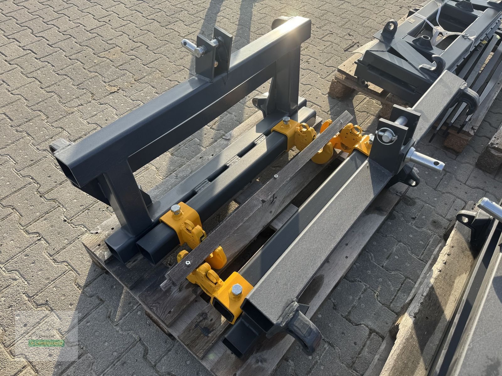 Frontladerzubehör des Typs Sonstige Euro auf Dreipunkt Adapter, Neumaschine in Hartberg (Bild 2)