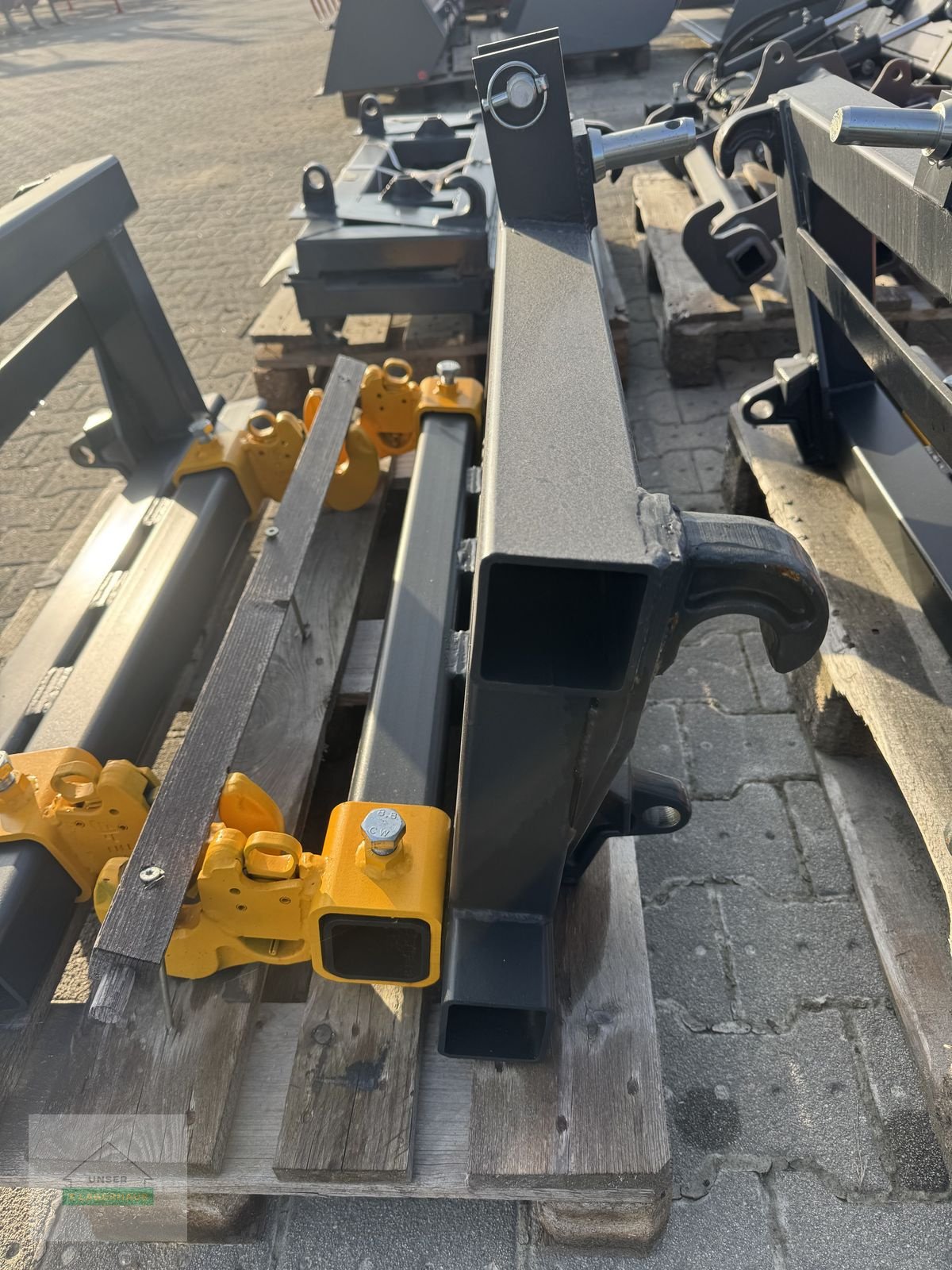 Frontladerzubehör des Typs Sonstige Euro auf Dreipunkt Adapter, Neumaschine in Hartberg (Bild 1)