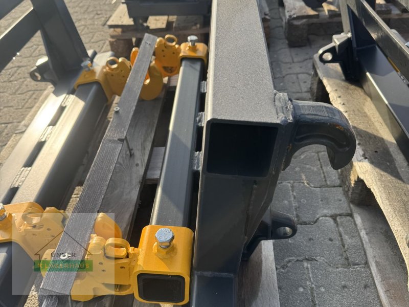 Frontladerzubehör des Typs Sonstige Euro auf Dreipunkt Adapter, Neumaschine in Hartberg (Bild 1)