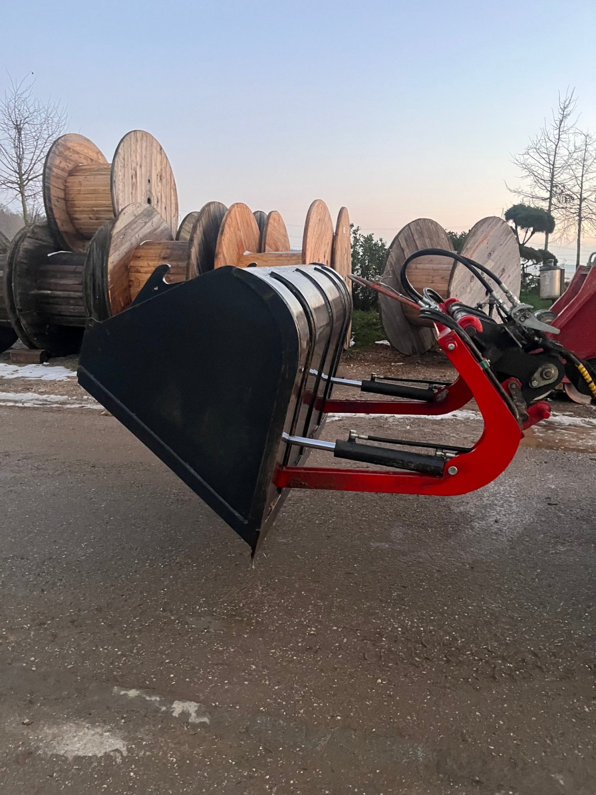 Frontladerzubehör des Typs Sonstige Hochkippschaufel 184cm, Gebrauchtmaschine in sattledt (Bild 4)