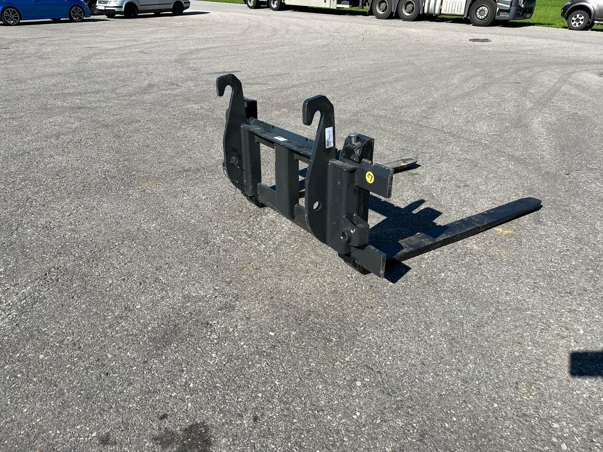 Frontladerzubehör of the type Sonstige Palettengabel 2,5to Weidemann-Aufnahme, Neumaschine in NATTERNBACH (Picture 6)