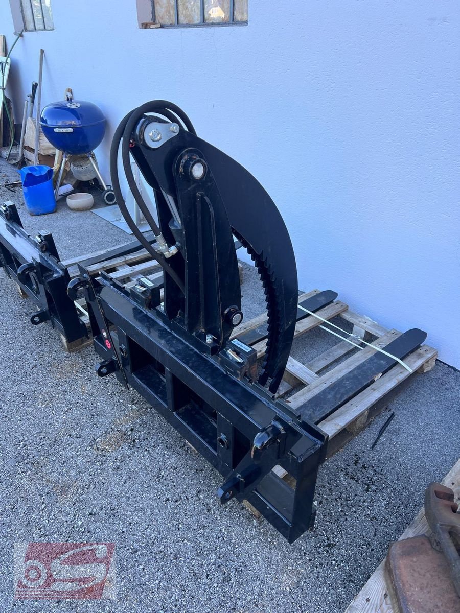 Frontladerzubehör of the type Sonstige Palettengabel mit Niederhalter, Neumaschine in Offenhausen (Picture 5)