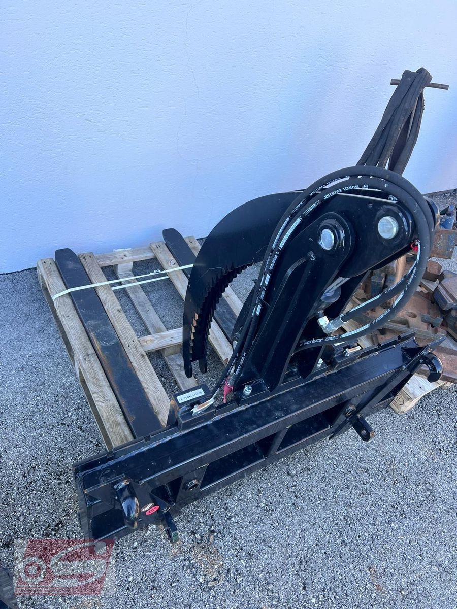 Frontladerzubehör of the type Sonstige Palettengabel mit Niederhalter, Neumaschine in Offenhausen (Picture 1)