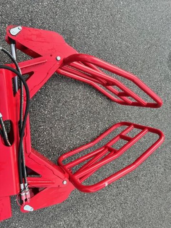 Frontladerzubehör des Typs Sonstige Rundballenzange mit Euroaufnahme, Neumaschine in Tamsweg (Bild 8)