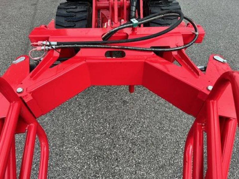 Frontladerzubehör des Typs Sonstige Rundballenzange mit Euroaufnahme, Neumaschine in Tamsweg (Bild 7)