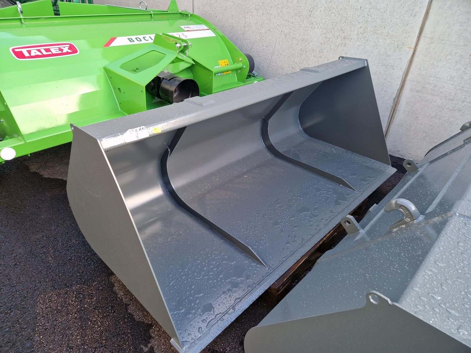 Frontladerzubehör of the type Sonstige Universalschaufel gerundet 220cm, Neumaschine in Grünbach (Picture 1)