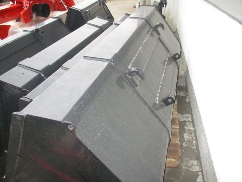 Frontladerzubehör of the type Stekro Schaufel gerundet 2,2 m breit, Neumaschine in St. Marienkirchen (Picture 4)