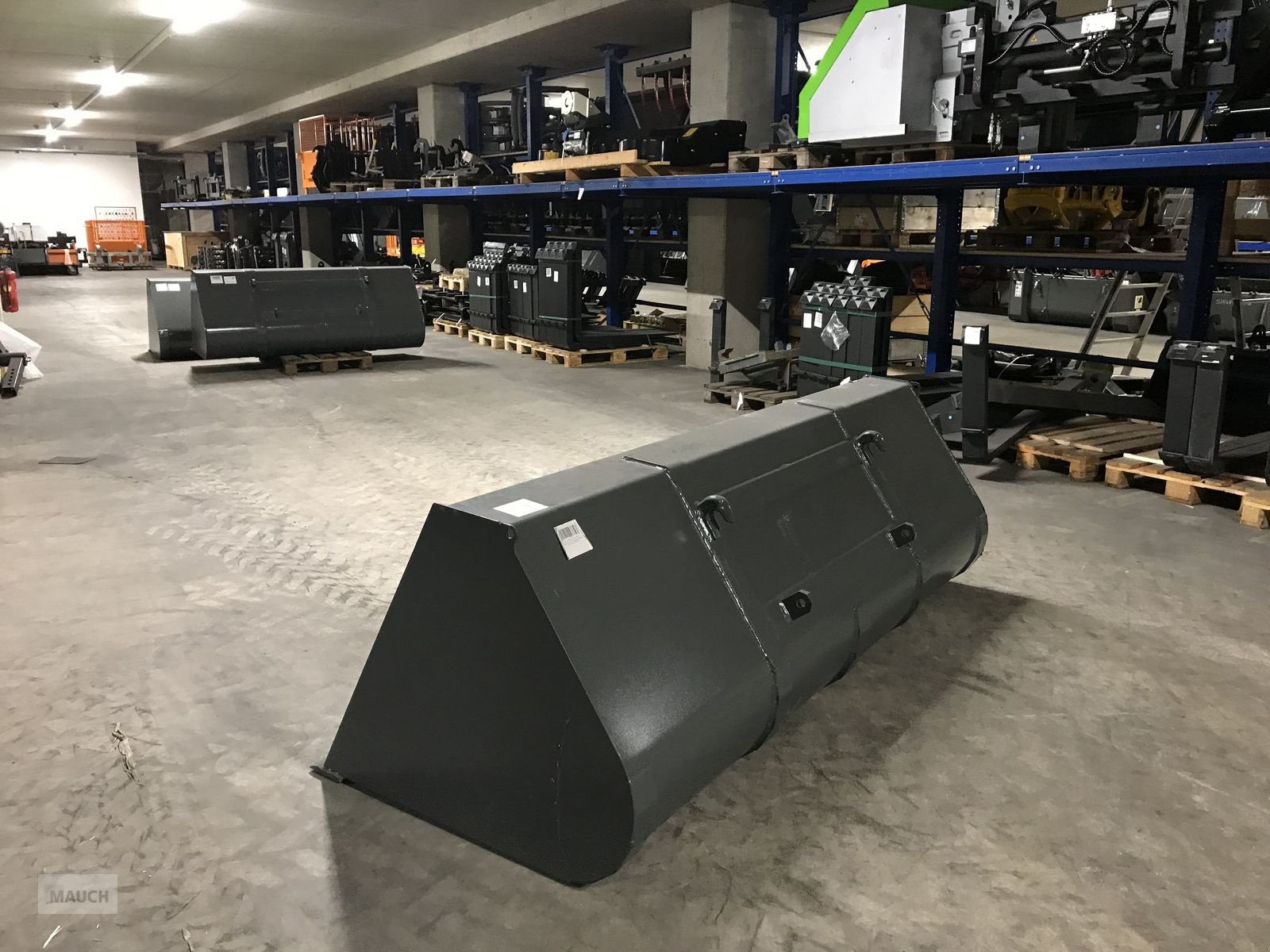 Frontladerzubehör van het type Stekro Schaufel gerundet 2,4m, Neumaschine in Burgkirchen (Foto 3)