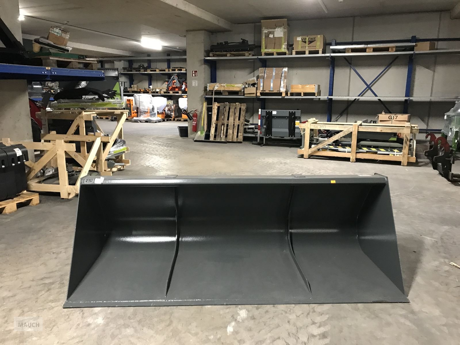 Frontladerzubehör van het type Stekro Schaufel gerundet 2,4m, Neumaschine in Burgkirchen (Foto 5)