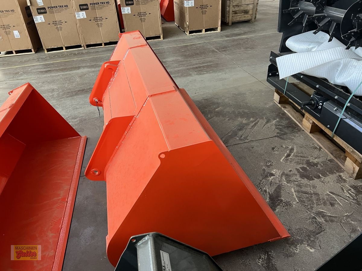Frontladerzubehör of the type Stekro Volumenschaufel 240 cm mit Hauer -  Aufnahme, Neumaschine in Kötschach (Picture 4)