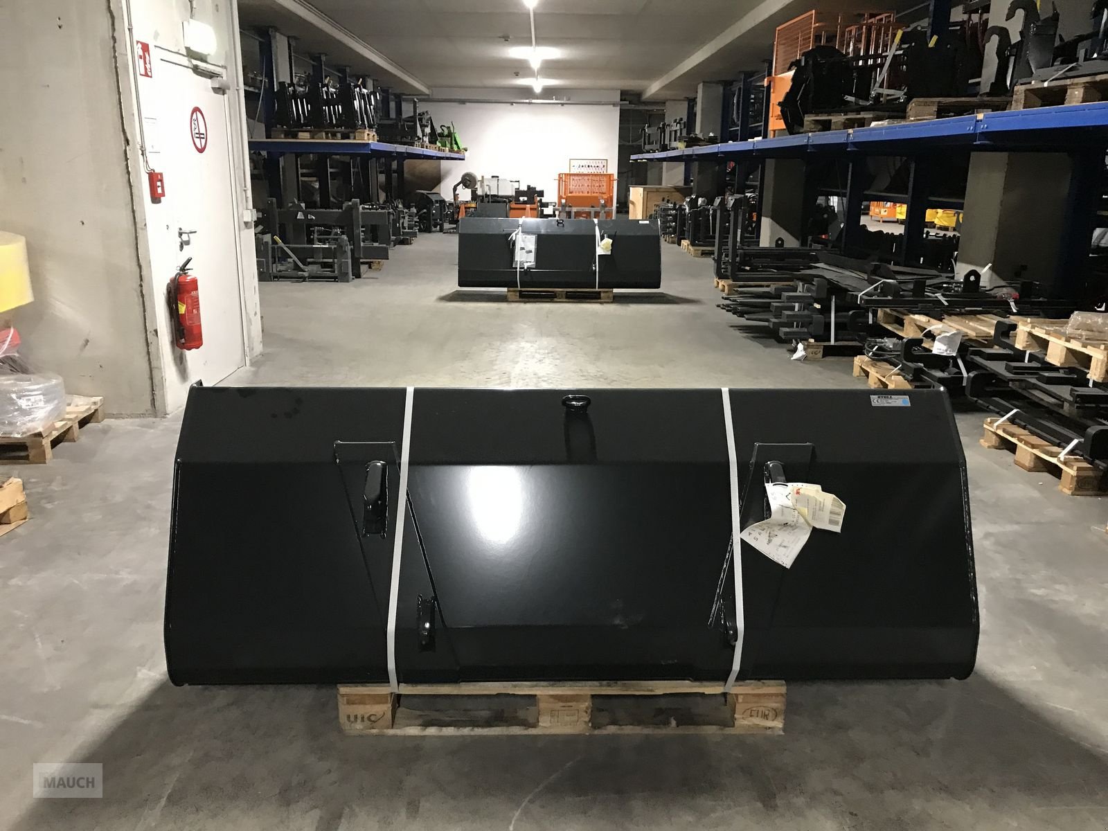 Frontladerzubehör типа Stoll Schaufel Robust U 2,20m, Neumaschine в Burgkirchen (Фотография 7)