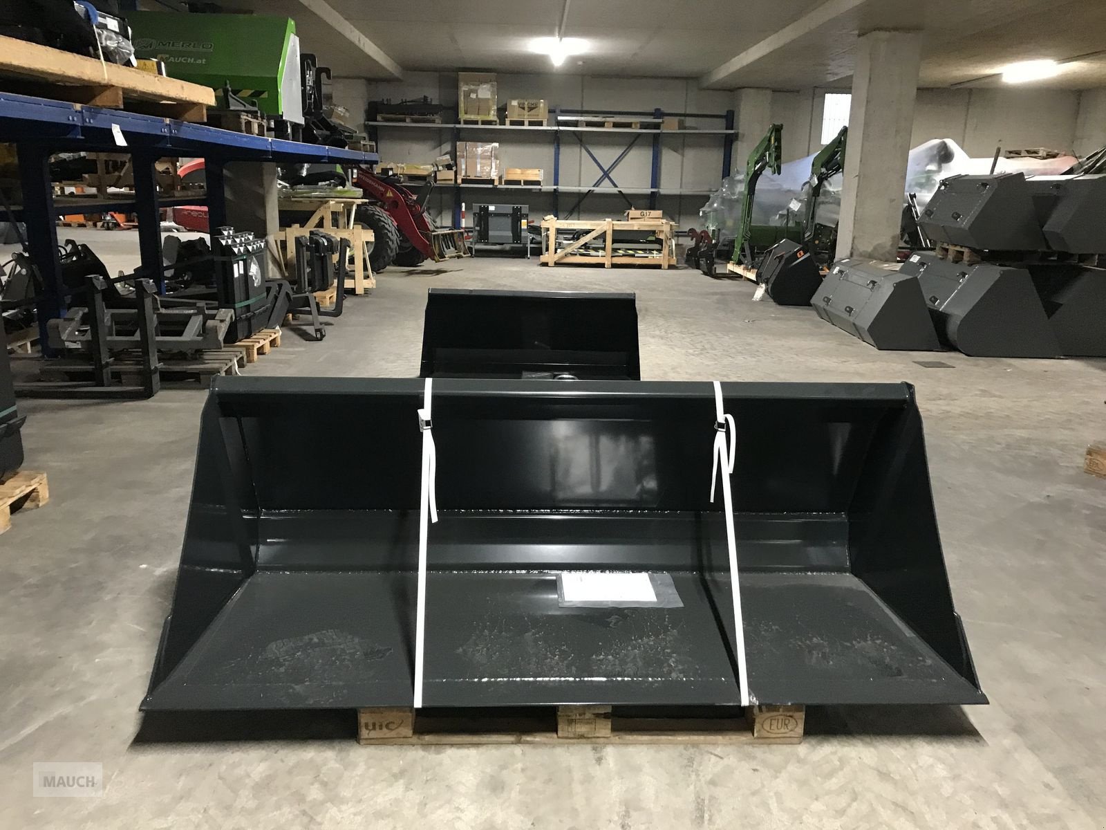 Frontladerzubehör типа Stoll Schaufel Robust U 2,20m, Neumaschine в Burgkirchen (Фотография 4)