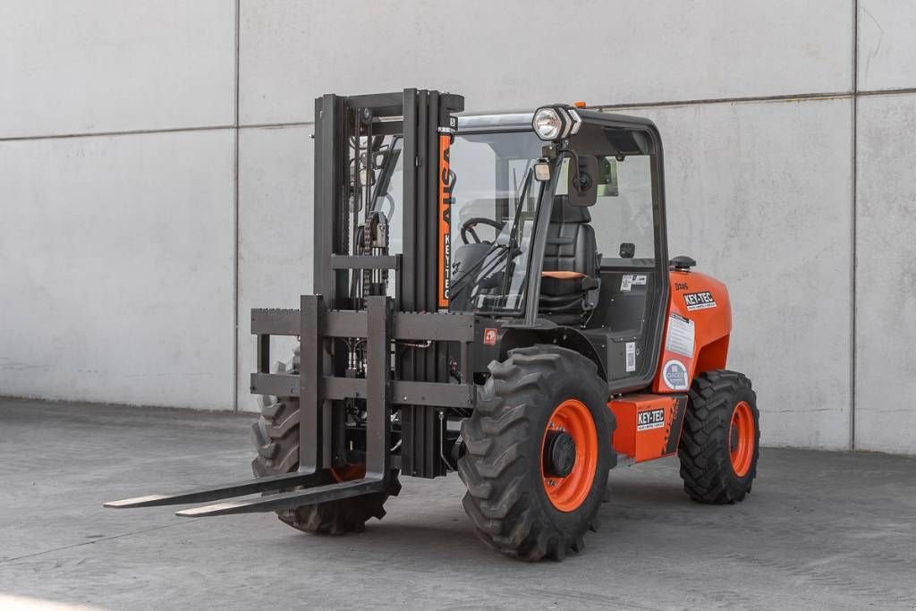 Frontstapler of the type Ausa C 251 H x4, Neumaschine in Moerbeke (Picture 1)