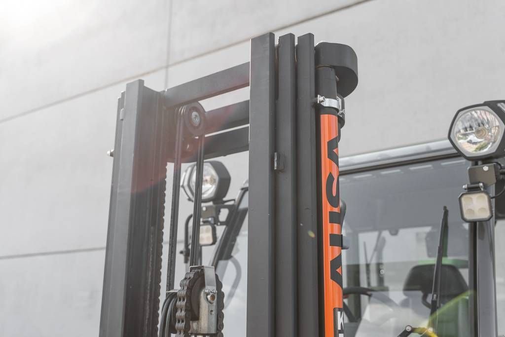 Frontstapler of the type Ausa C 251 H x4, Neumaschine in Moerbeke (Picture 9)