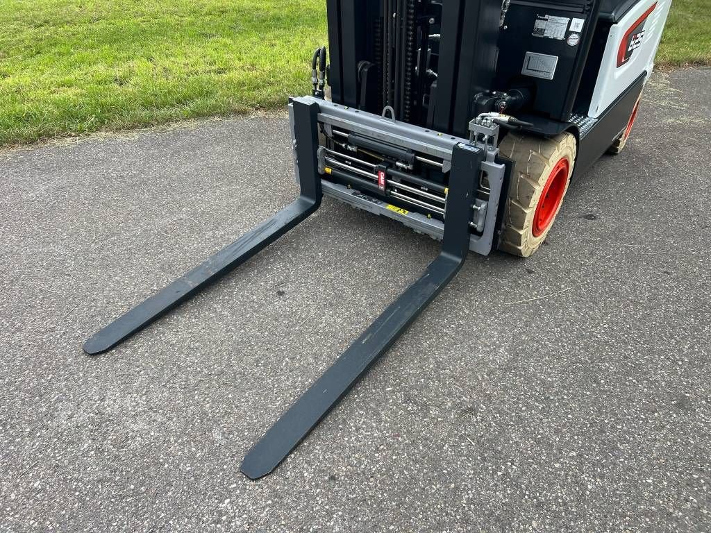 Frontstapler des Typs Bobcat B 25 X-7 Plus, Gebrauchtmaschine in Nijkerkerveen (Bild 5)