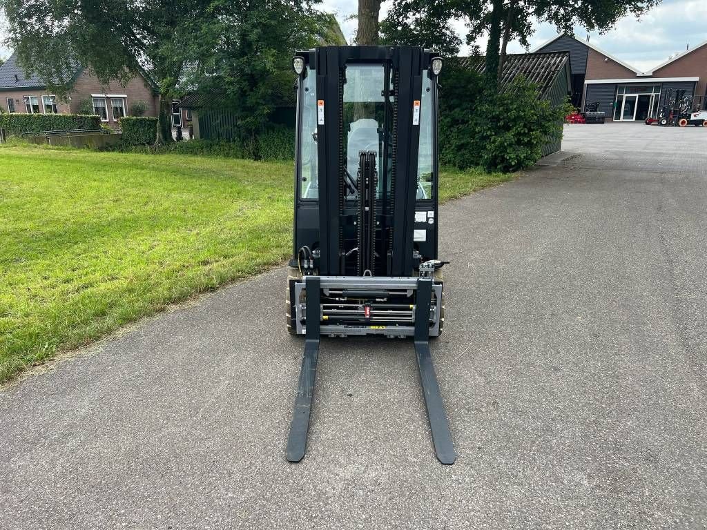 Frontstapler des Typs Bobcat B 25 X-7 Plus, Gebrauchtmaschine in Nijkerkerveen (Bild 8)