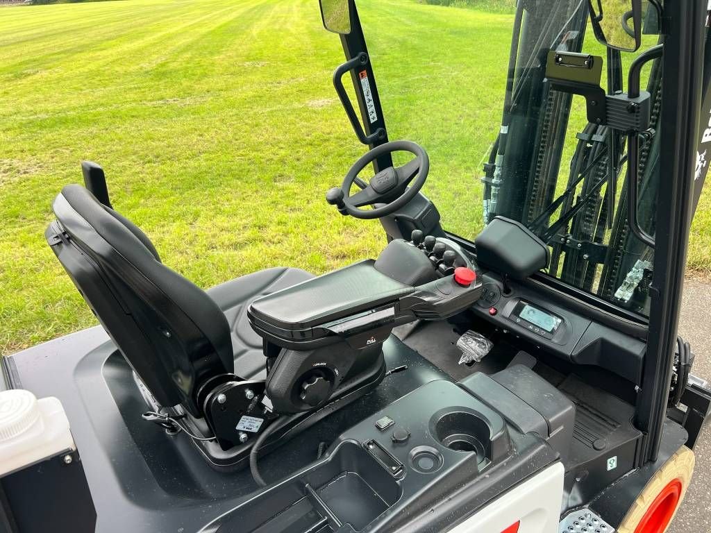 Frontstapler des Typs Bobcat B 25 X-7 Plus, Gebrauchtmaschine in Nijkerkerveen (Bild 4)