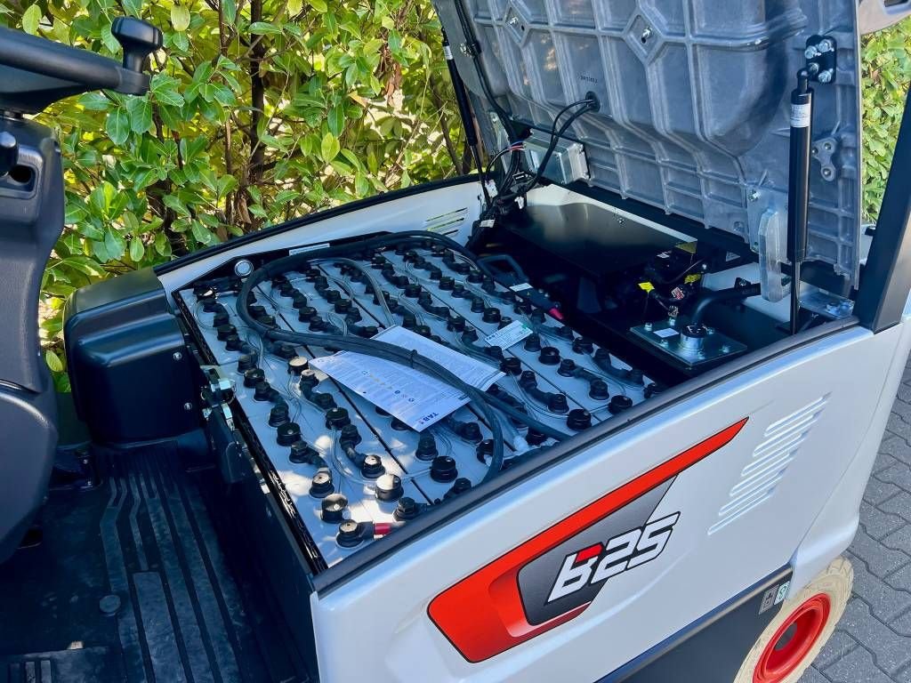 Frontstapler des Typs Bobcat B 25 X-7 Plus, Neumaschine in Nijkerkerveen (Bild 10)