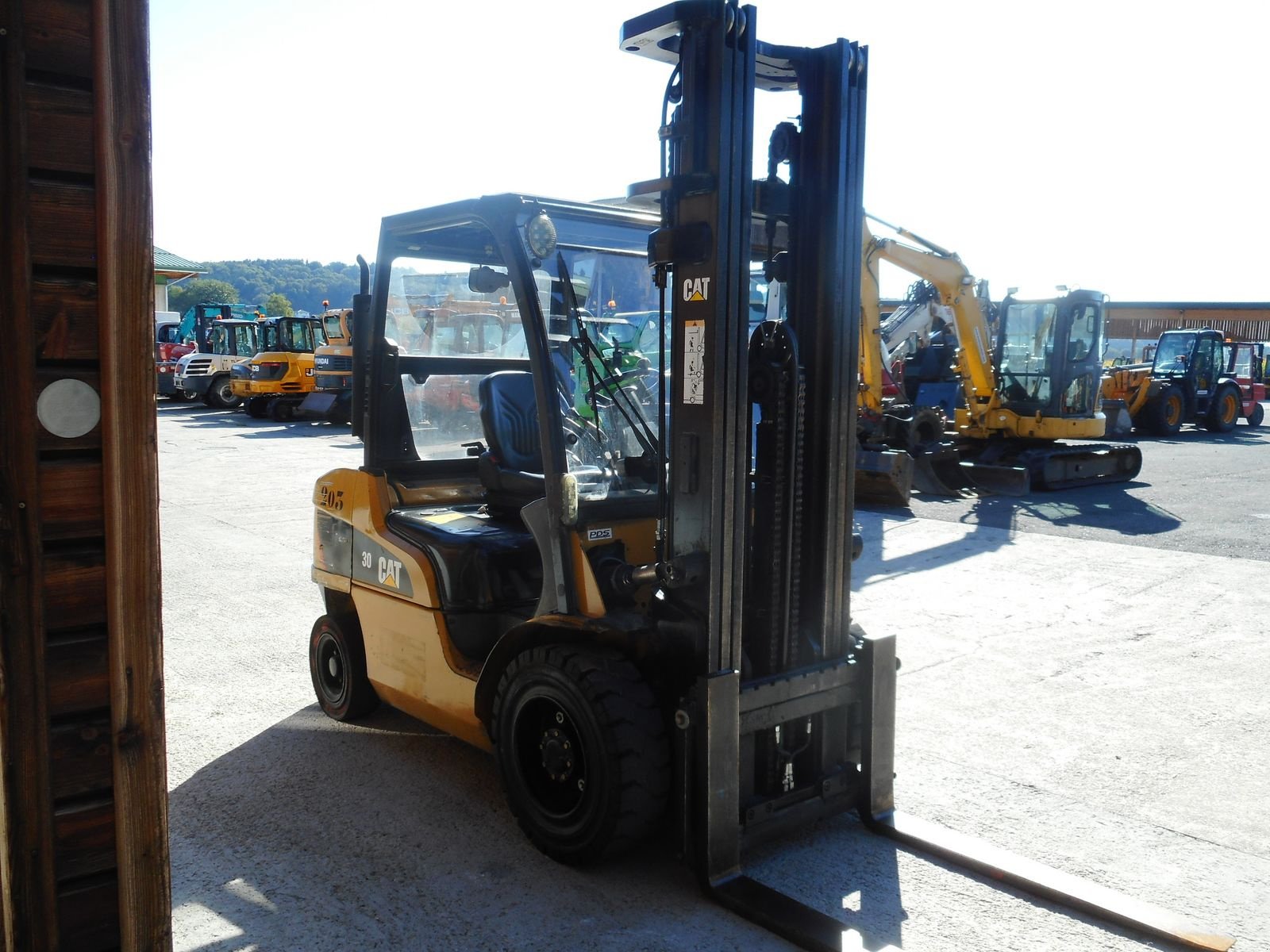 Frontstapler del tipo CAT DP30N Triplex 5,97 Meter + SS + LS + Halbkab., Gebrauchtmaschine In St. Nikolai ob Draßling (Immagine 5)