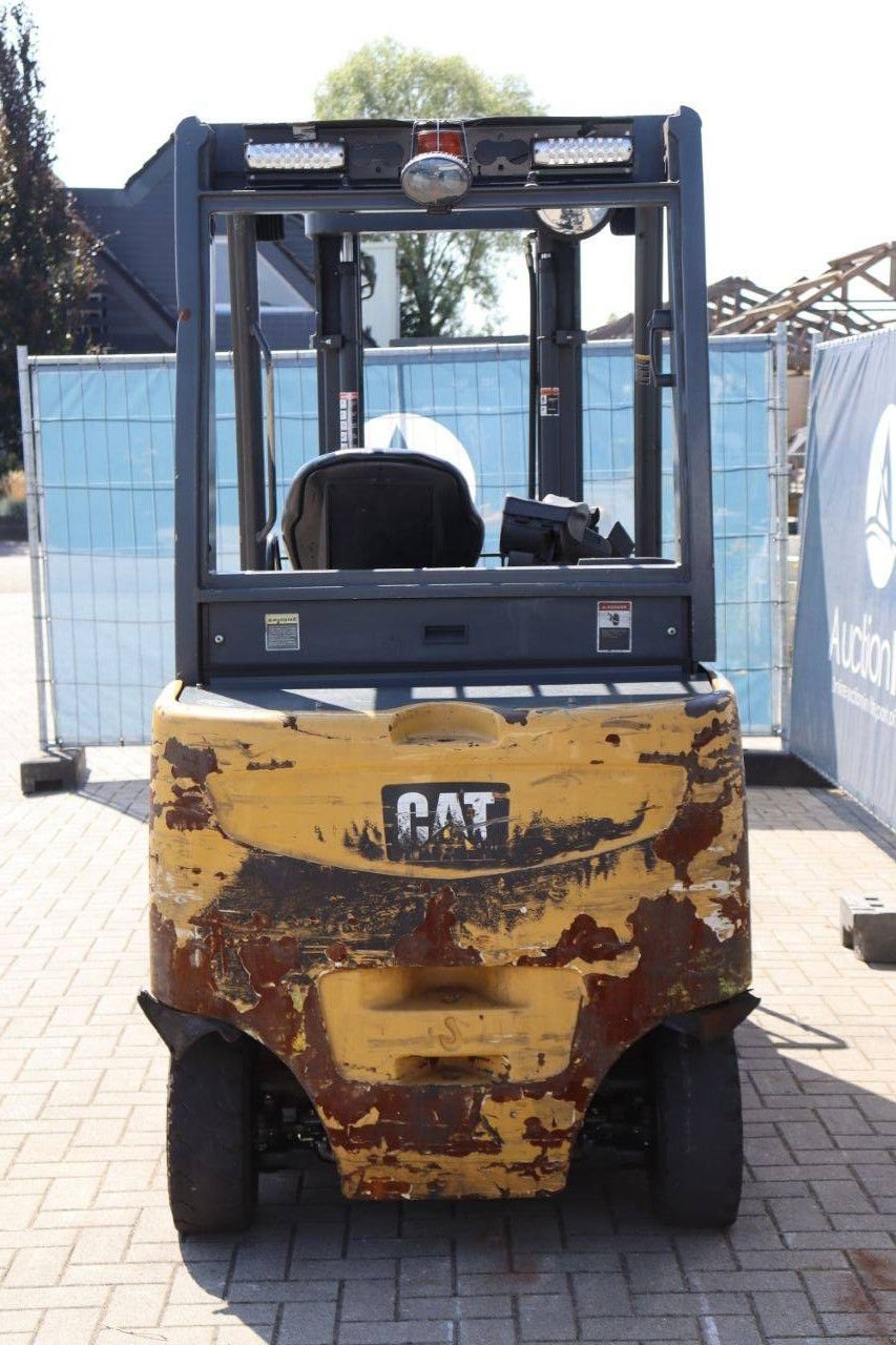 Frontstapler du type Caterpillar 2EP5000, Gebrauchtmaschine en Antwerpen (Photo 7)