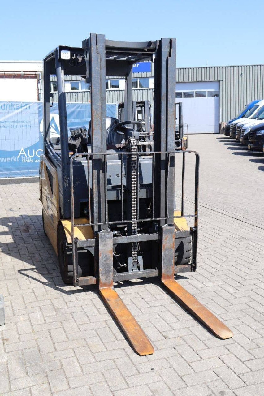 Frontstapler du type Caterpillar 2EP5000, Gebrauchtmaschine en Antwerpen (Photo 9)