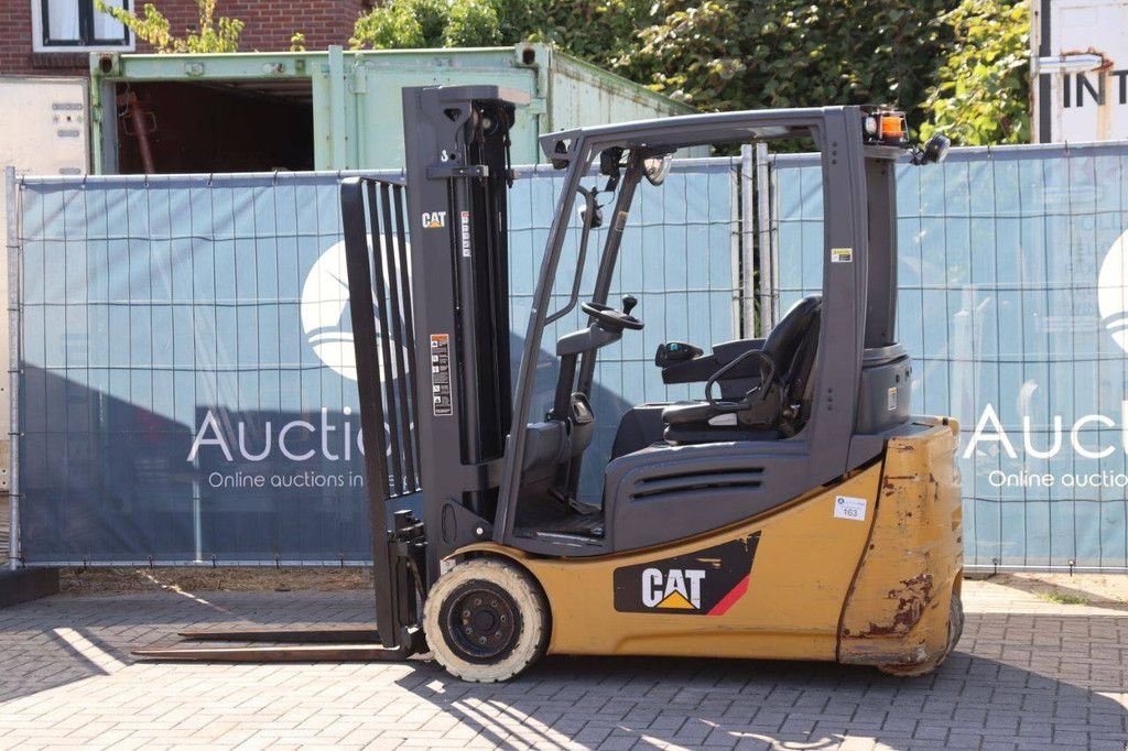 Frontstapler typu Caterpillar 2ET4000, Gebrauchtmaschine w Antwerpen (Zdjęcie 3)