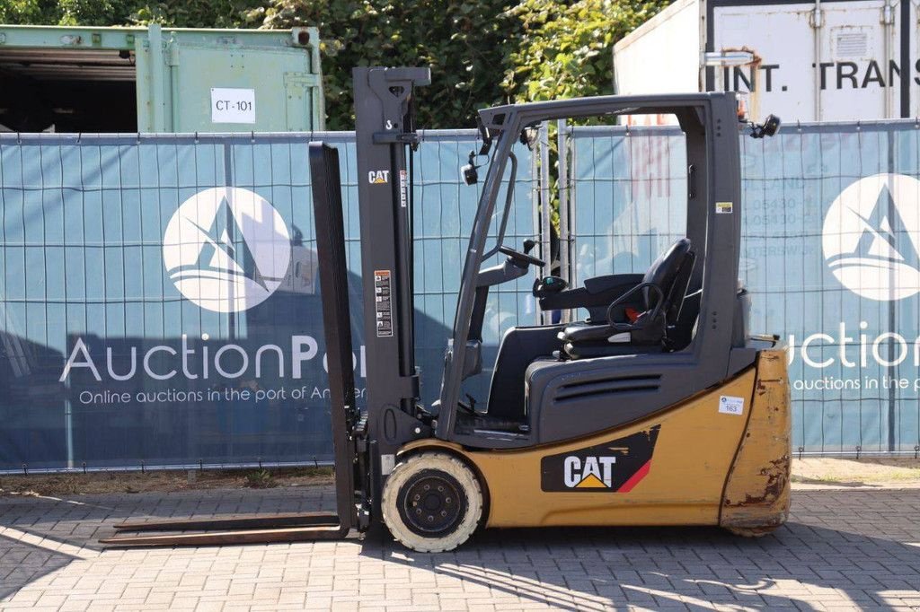 Frontstapler typu Caterpillar 2ET4000, Gebrauchtmaschine w Antwerpen (Zdjęcie 2)