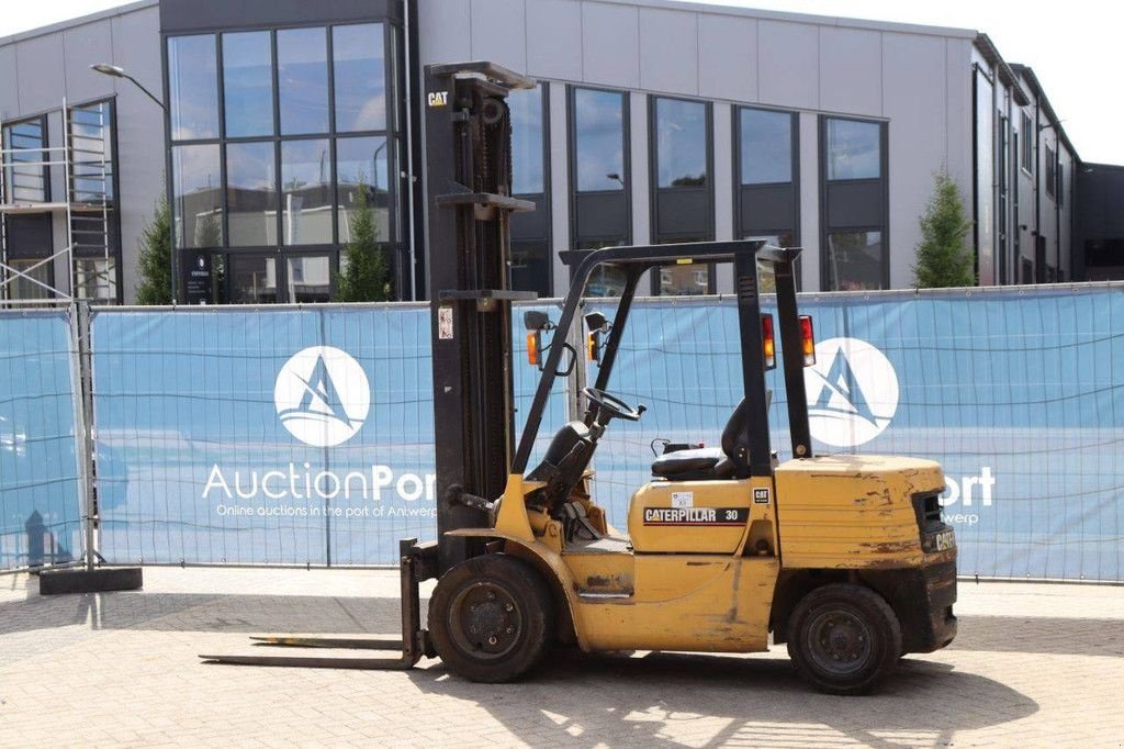 Frontstapler tipa Caterpillar DP30, Gebrauchtmaschine u Antwerpen (Slika 3)