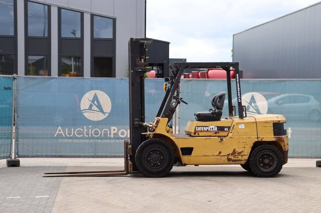 Frontstapler типа Caterpillar DP45, Gebrauchtmaschine в Antwerpen (Фотография 1)