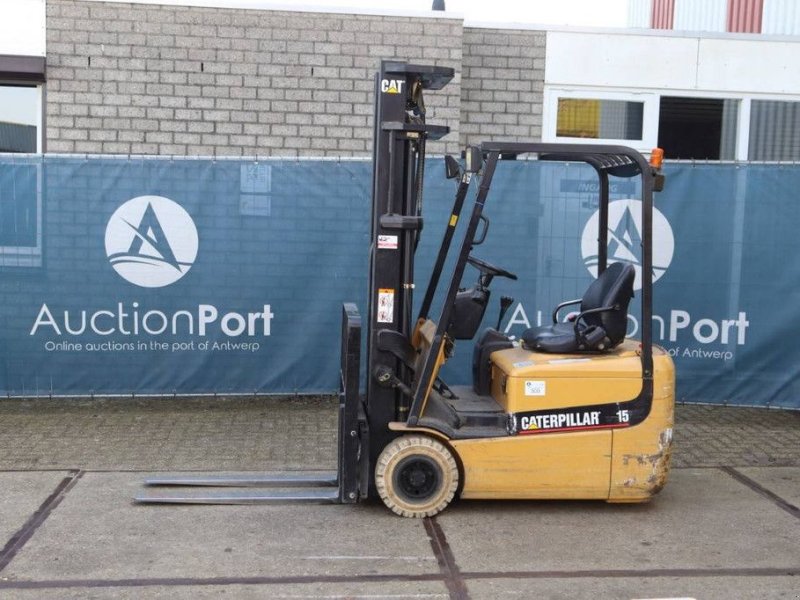 Frontstapler del tipo Caterpillar EP15KRT, Gebrauchtmaschine In Antwerpen (Immagine 1)