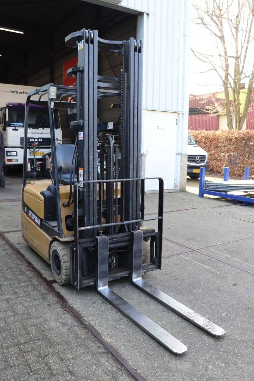 Frontstapler типа Caterpillar EP15KRT, Gebrauchtmaschine в Antwerpen (Фотография 8)