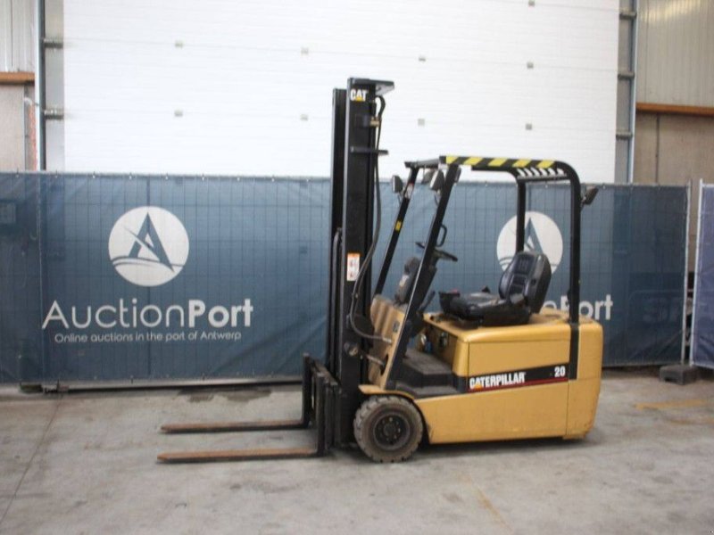 Frontstapler del tipo Caterpillar EP20KT, Gebrauchtmaschine In Antwerpen (Immagine 1)