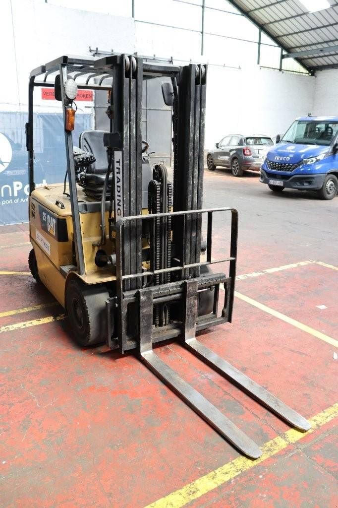 Frontstapler typu Caterpillar EP25K-PAC, Gebrauchtmaschine w Antwerpen (Zdjęcie 8)
