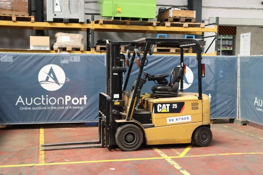 Frontstapler typu Caterpillar EP25K-PAC, Gebrauchtmaschine w Antwerpen (Zdjęcie 1)