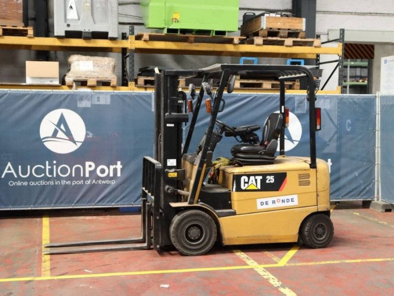Frontstapler typu Caterpillar EP25K-PAC, Gebrauchtmaschine w Antwerpen (Zdjęcie 1)