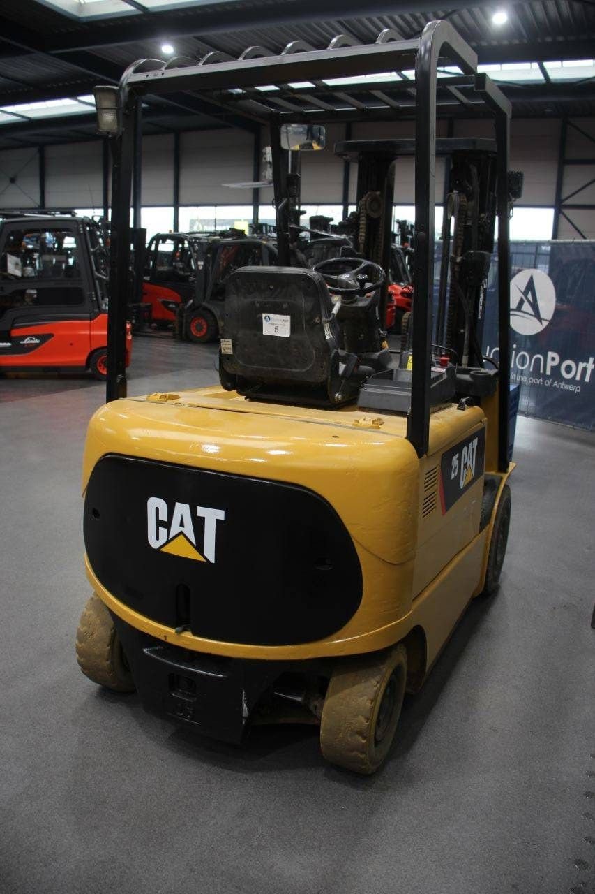 Frontstapler of the type Caterpillar EP25K, Gebrauchtmaschine in Antwerpen (Picture 5)