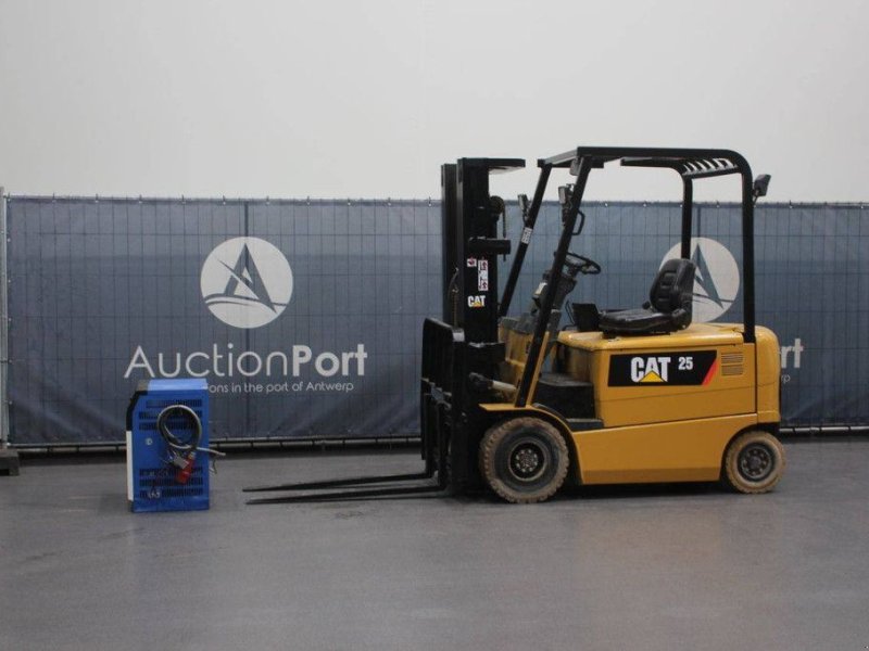 Frontstapler tip Caterpillar EP25K, Gebrauchtmaschine in Antwerpen (Poză 1)