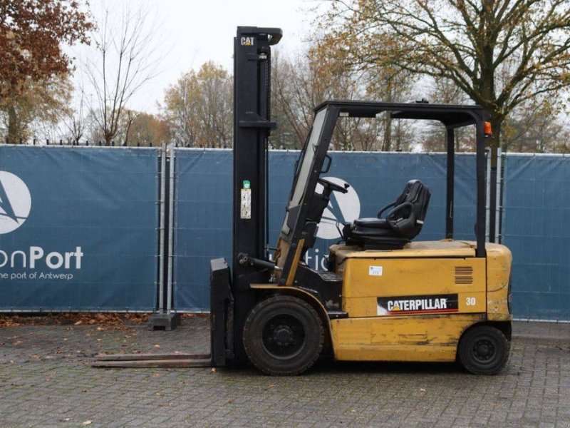 Frontstapler typu Caterpillar EP30K, Gebrauchtmaschine w Antwerpen (Zdjęcie 1)