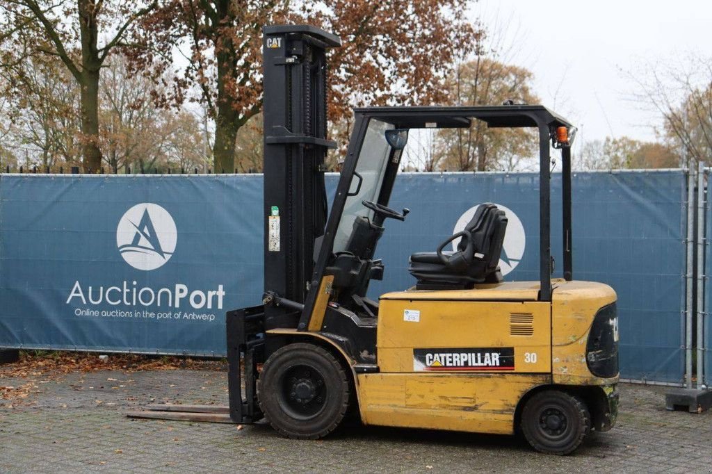 Frontstapler tipa Caterpillar EP30K, Gebrauchtmaschine u Antwerpen (Slika 3)