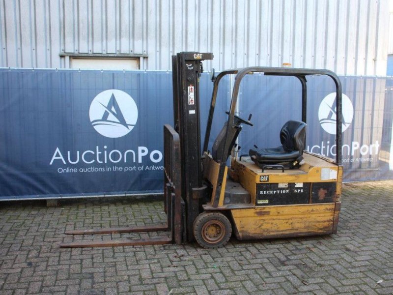 Frontstapler typu Caterpillar F35, Gebrauchtmaschine v Antwerpen (Obrázok 1)