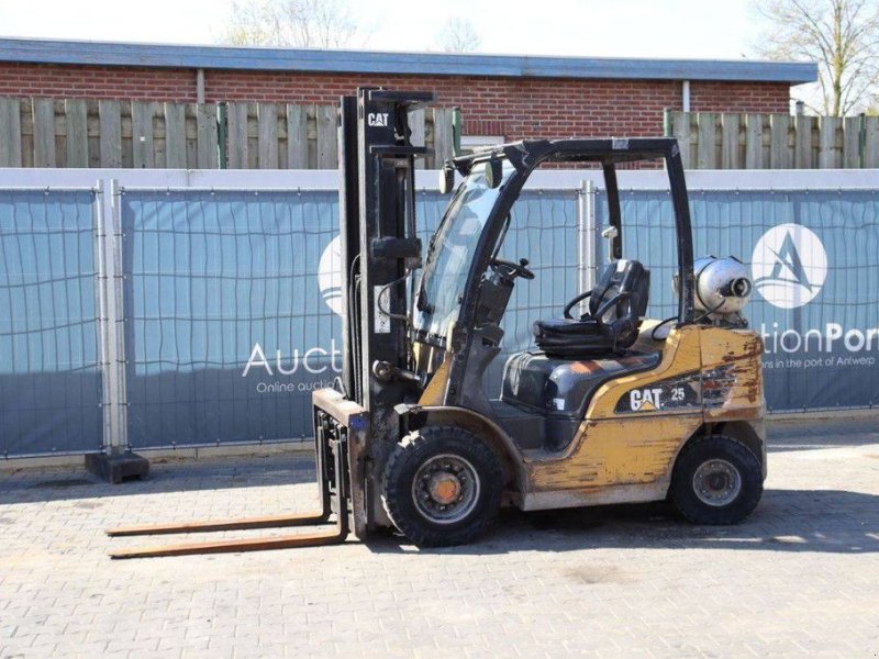 Frontstapler του τύπου Caterpillar GP25N, Gebrauchtmaschine σε Antwerpen (Φωτογραφία 1)