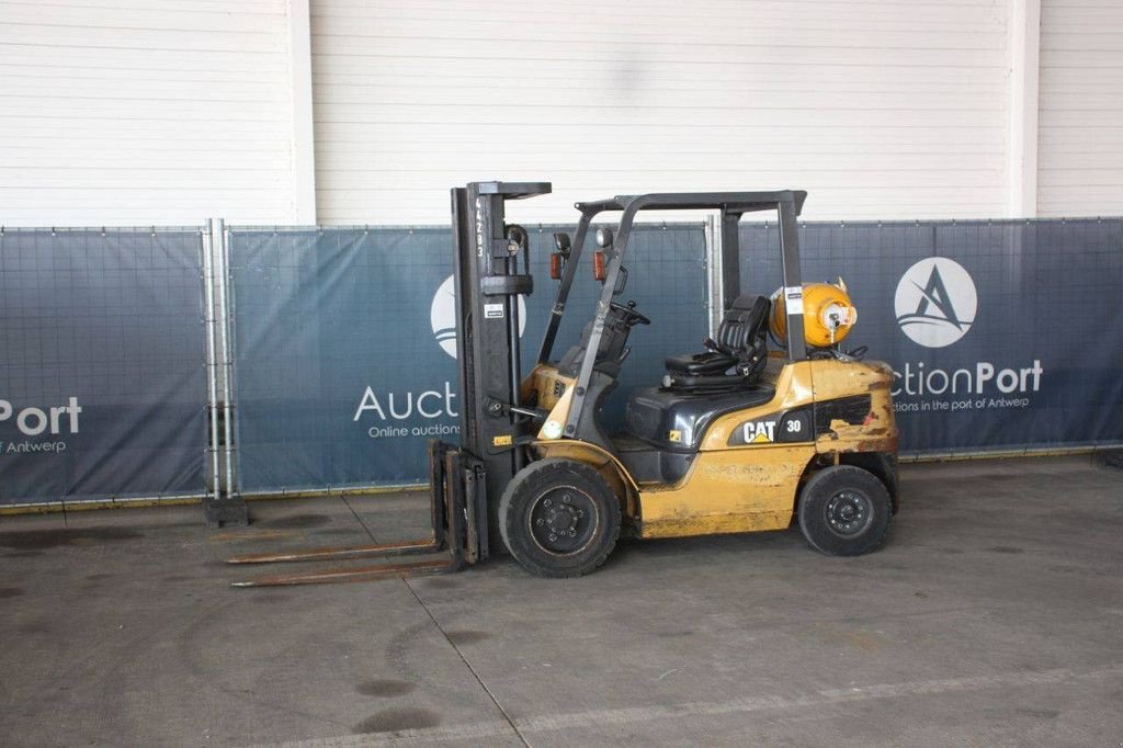 Frontstapler typu Caterpillar GP30NT, Gebrauchtmaschine v Antwerpen (Obrázok 1)