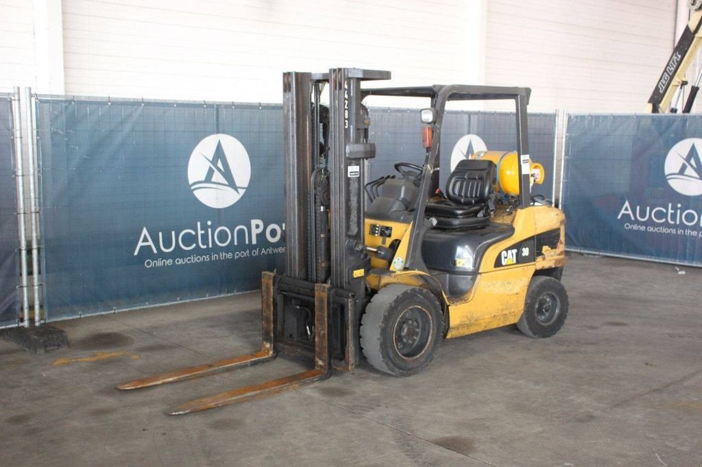 Frontstapler typu Caterpillar GP30NT, Gebrauchtmaschine v Antwerpen (Obrázok 9)